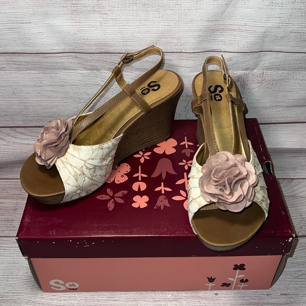 Stylish Women's Wedge Sandals with Floral Accent Sz 7